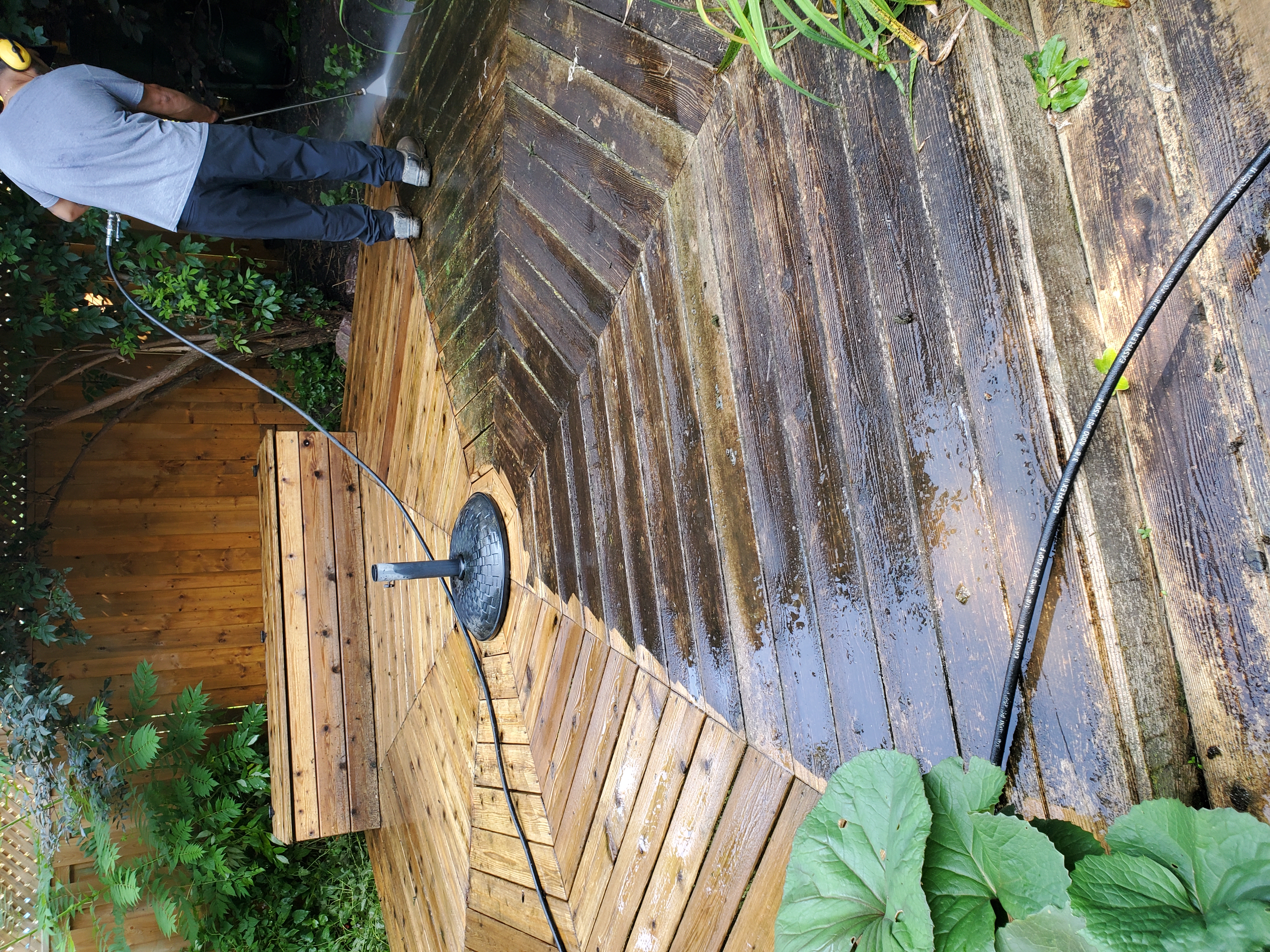 Deck restoration GTA cleaning sanding sealing